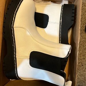 Sincerely Jules white boots